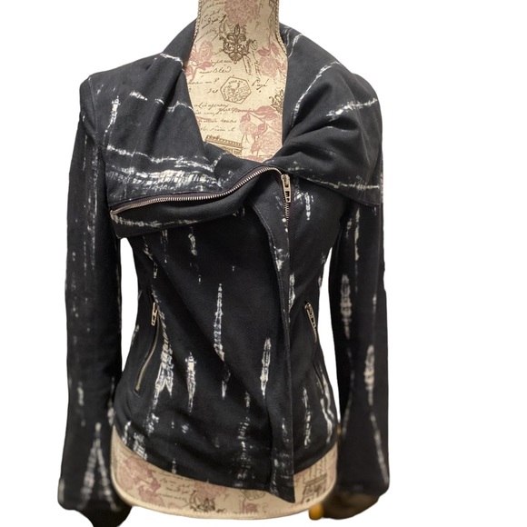 Authentic Blank NYC Navy/Black Suede Jacket - Picture 3 of 15